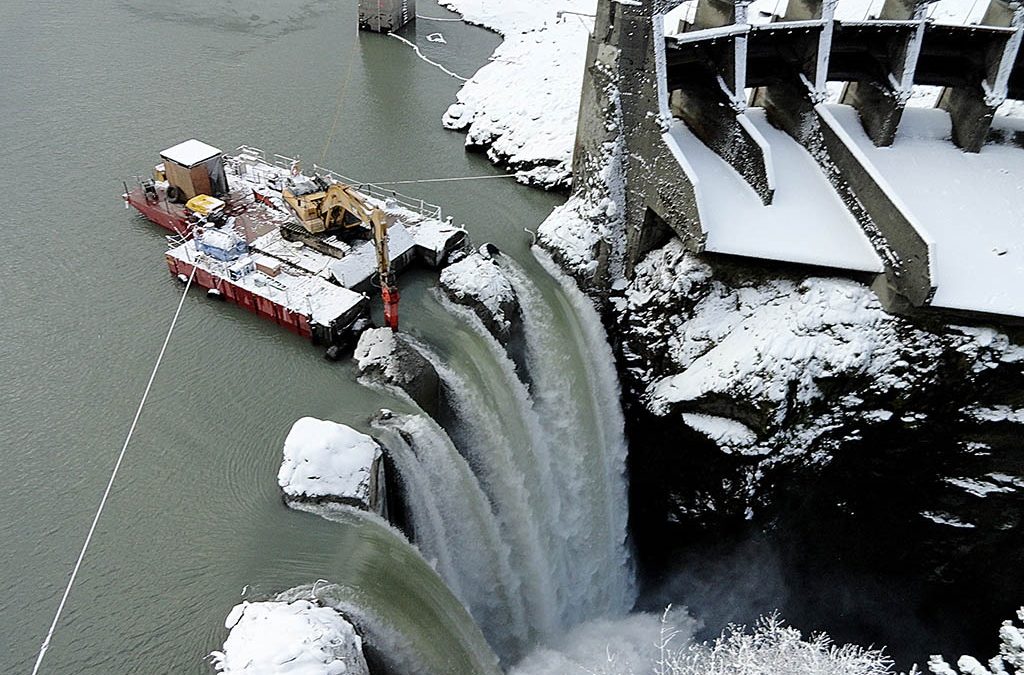 Excavator with Breaker Demos Dam