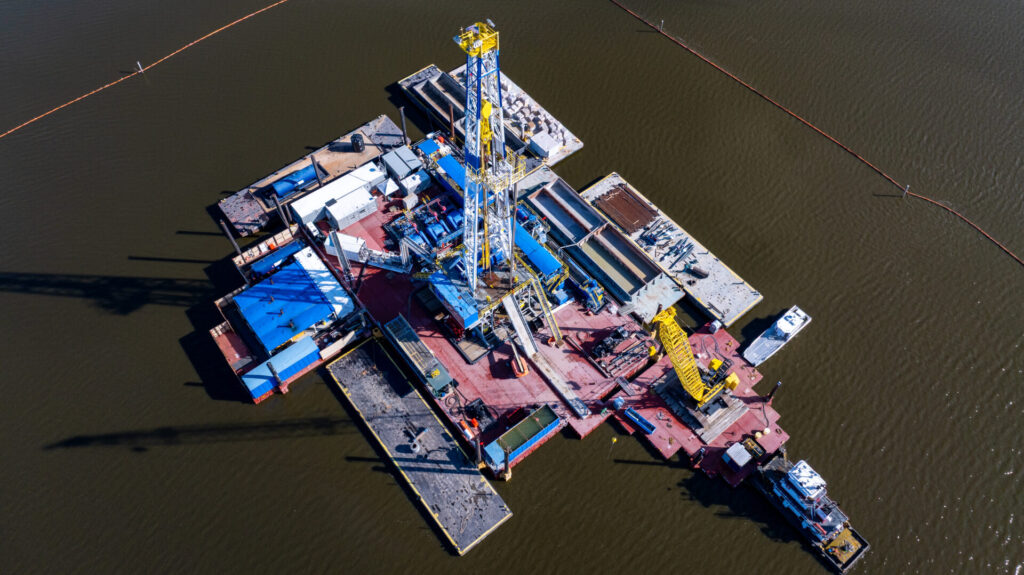 Flexifloats support drill rig on Lake Peigneur