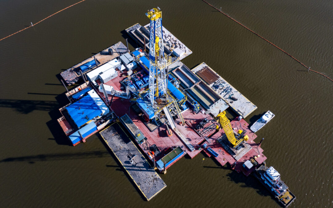 Flexifloats support drill rig on Lake Peigneur