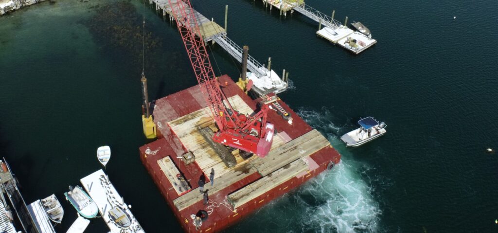 Flexifloats support Manitowoc crawler in Maine